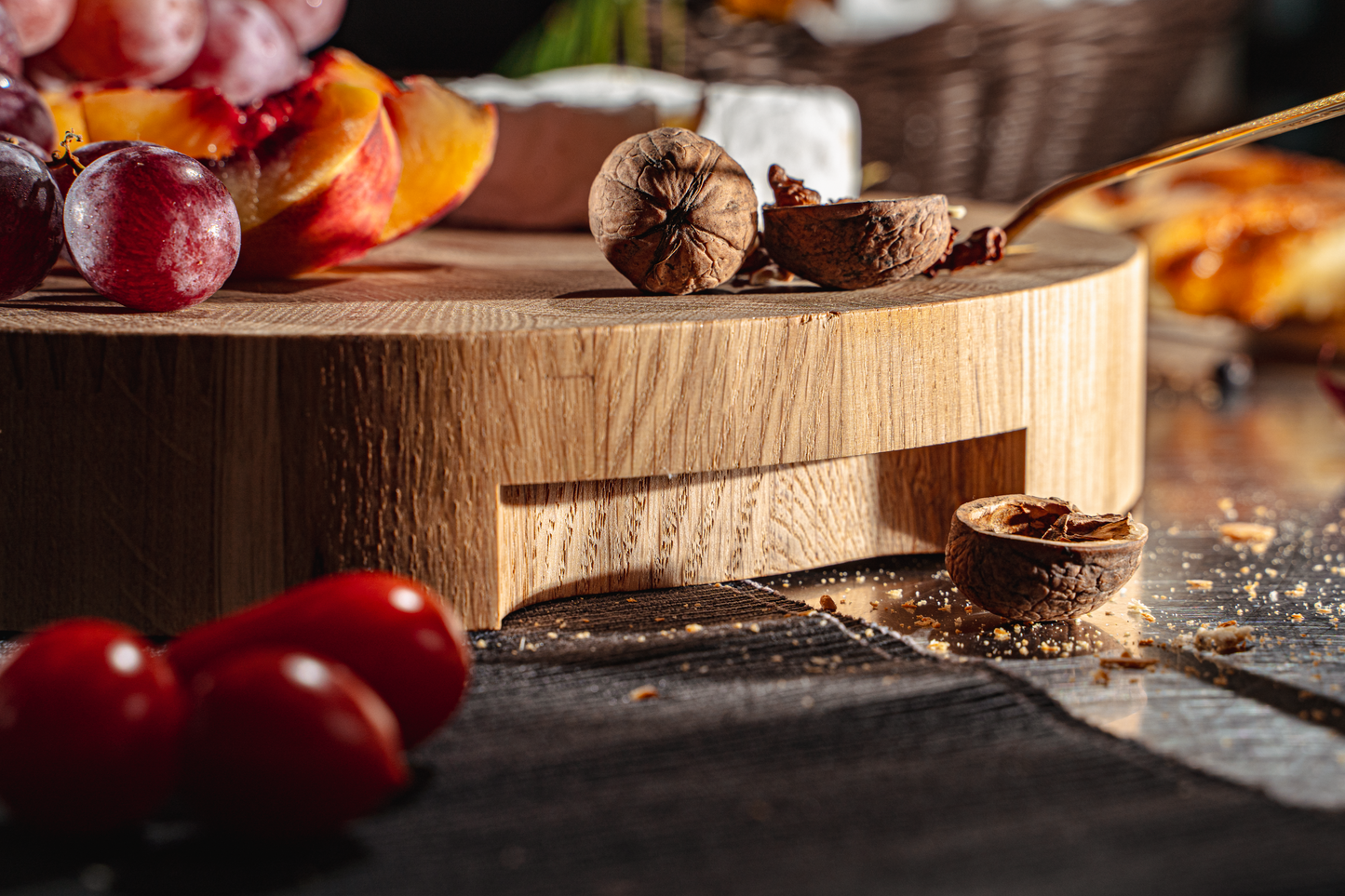 Uchwyt w dębowej desce do krojenia